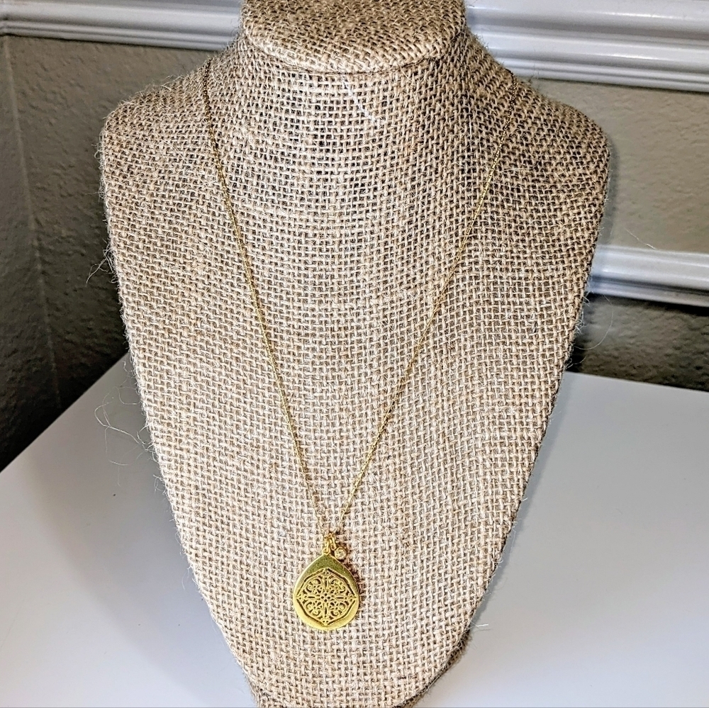 Gold Filigree Teardrop Necklace w Diamond - Picture 4 of 4